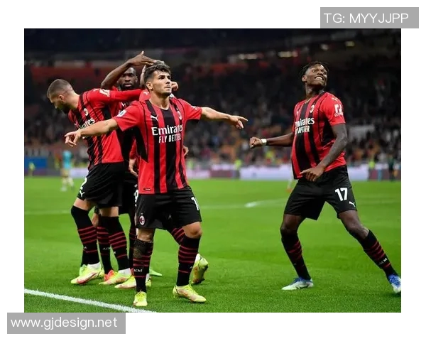 足坛最新动态:拜仁继续不败领跑,曼城绝杀对手,巴萨与AC米兰双双登顶